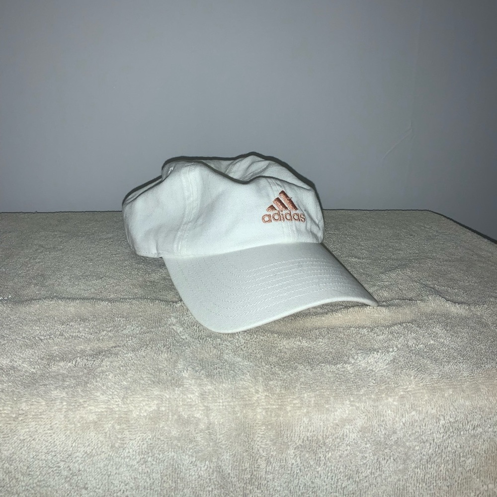 Woman’s adidas baseball cap